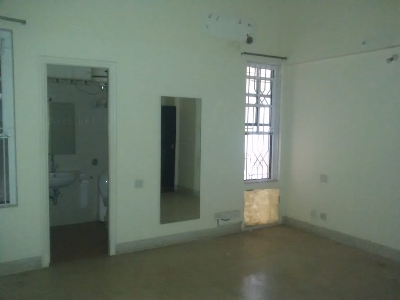 Ulsoor Road: Exclusive 3 bedroom flat for rent