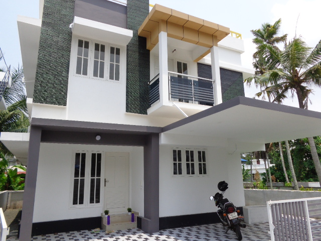 3 75 cent plot(ID 3421) with 1650 sq ft house for sale near Udayamperoor Tripunithura