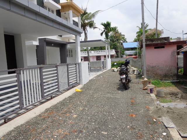 3 5 cent plot (ID3420) with 1600 sq ft house for sale near Udayamperoor  Tripunithura