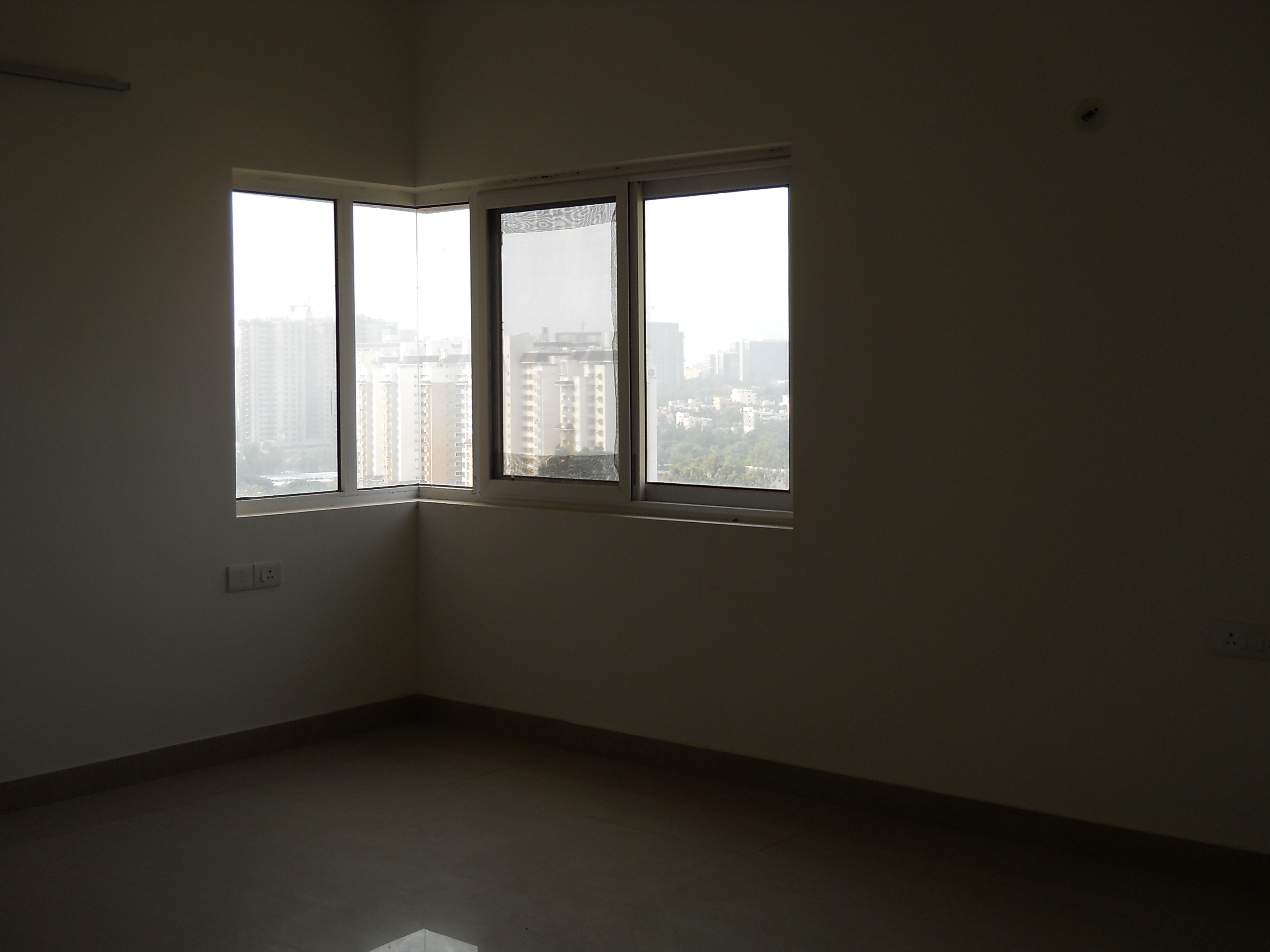 HENNUR ROAD: Beautiful 3 bedroom  flat on a higher floor for sale